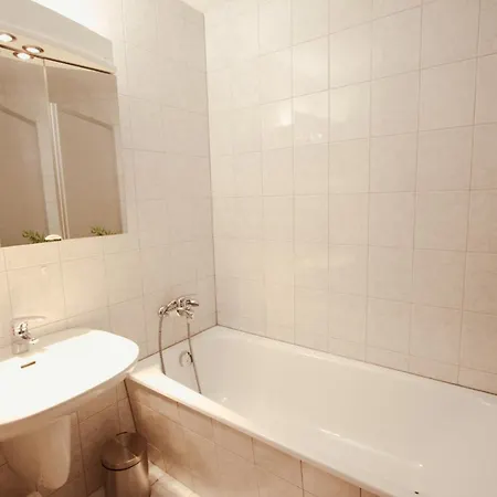 Apartamento 77 - 23 *